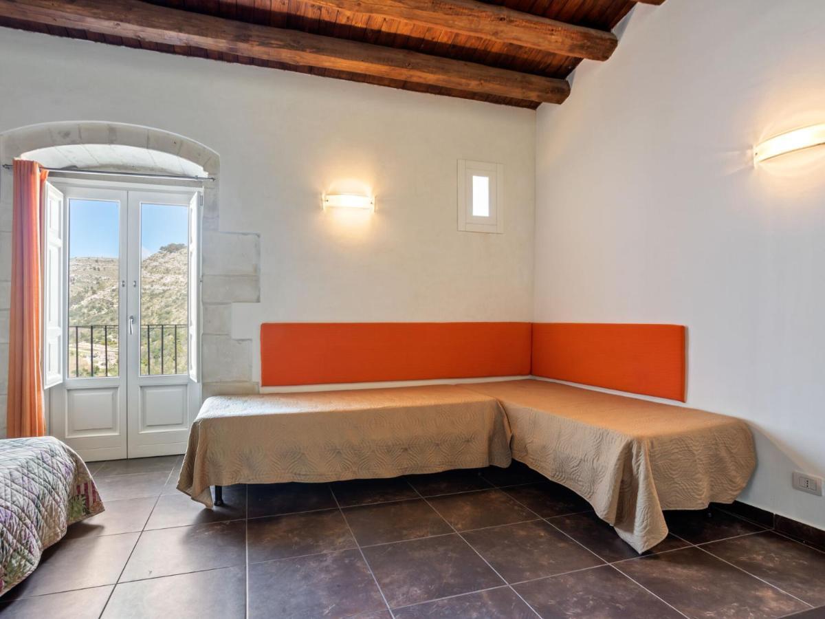 Vintage Holiday Home In Ragusa Ibla With Balcony Exterior photo