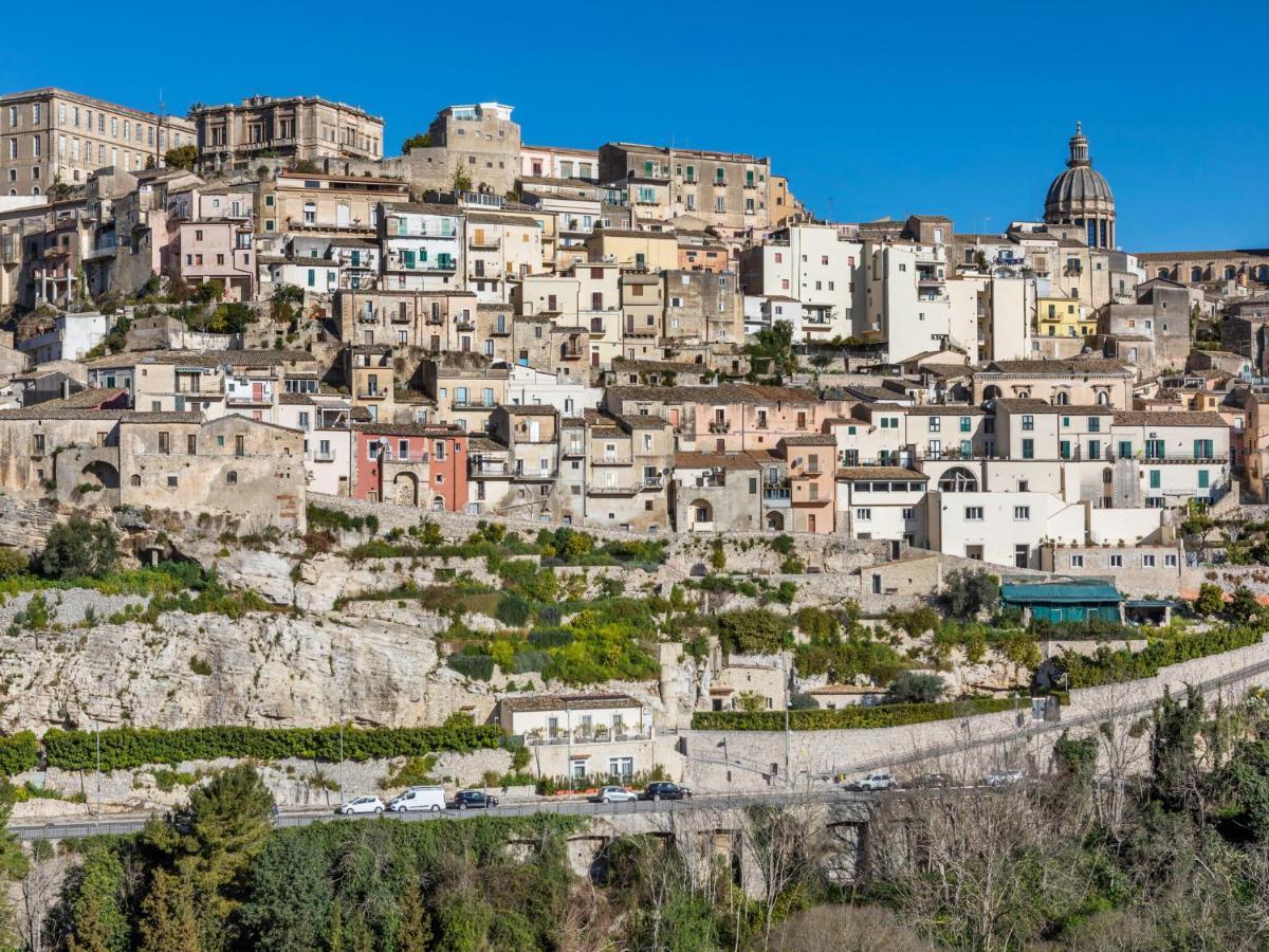 Vintage Holiday Home In Ragusa Ibla With Balcony Exterior photo